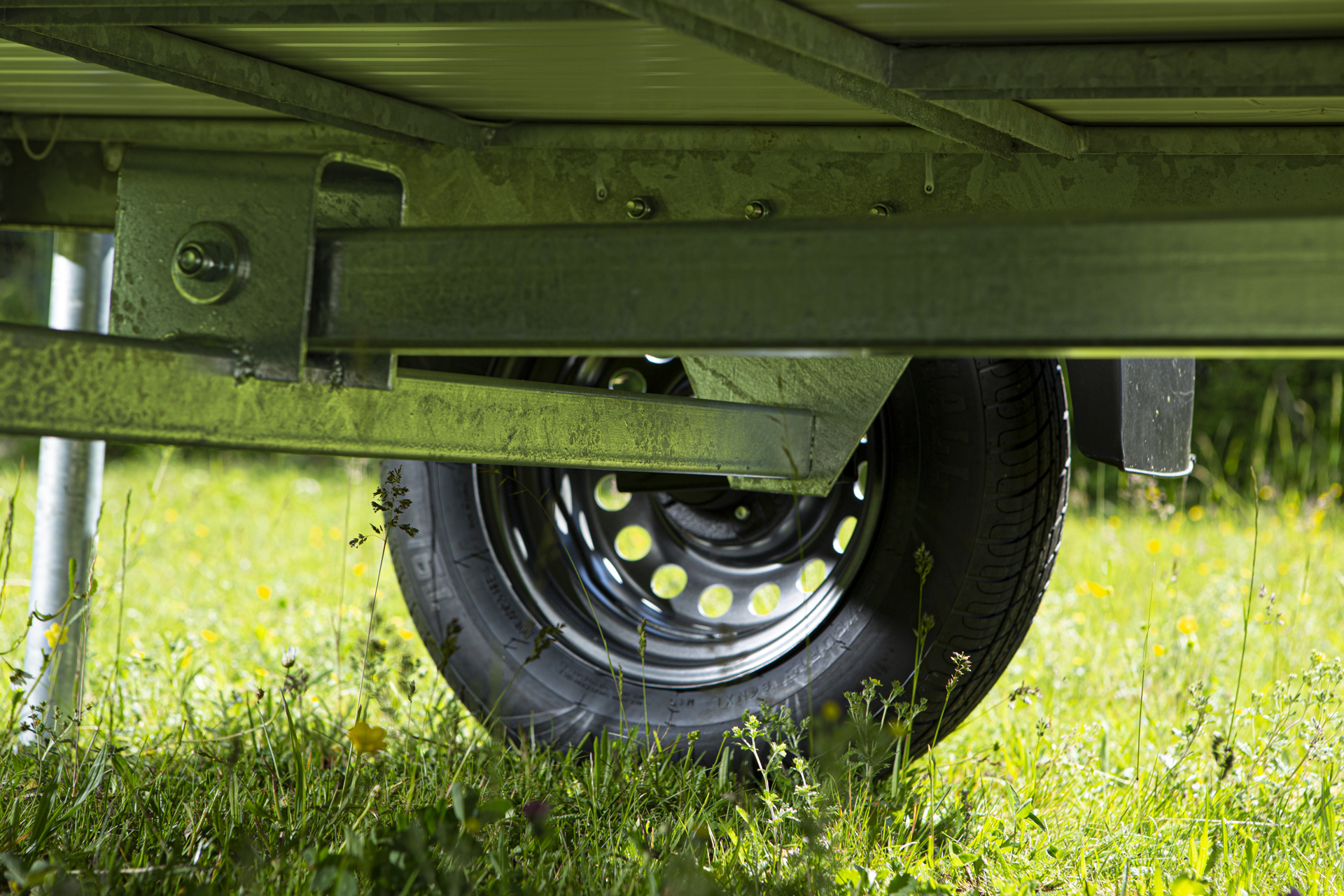 Fahrwerk mit Straßenzulassung für fahrbaren Hochsitz